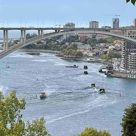 Sweet Clerigos Balcony View Apartment Porto